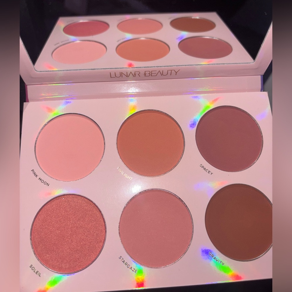 Moon Prism Blush Palette - Lunar Beauty - Picture 3 of 3